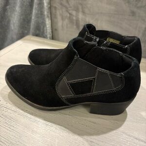 Earth Origins Black Suede Ankle Booties | Women’s 8.5 | Excellent Condition